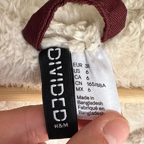 H&M Maroon Puffer Jacket with Faux Fur Hood - Picture 2 of 3